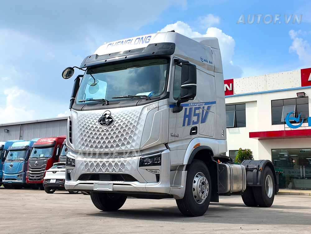 Đầu kéo 1 cầu ChengLong H5V 310Hp Mới